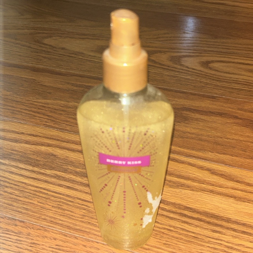 Victoria's Secret - BERRY KISS Shimmer MIST Secret Garden - 8 Oz - Discontinued